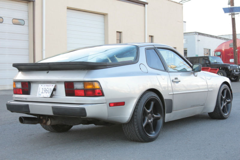 Illustration for article titled How much Porsche does $800 buy? - The story of my Porsche 944 S